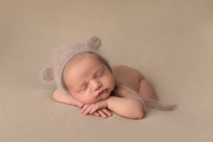 cute-pose-newborn-family-photography-brisbane